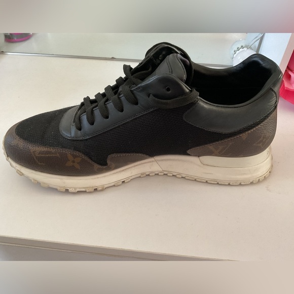 Louis Vuitton men sneakers. Authentic - Picture 3 of 3